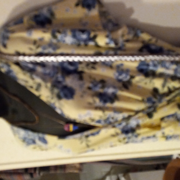 Yellow floral surplice dress - Picture 4 of 7